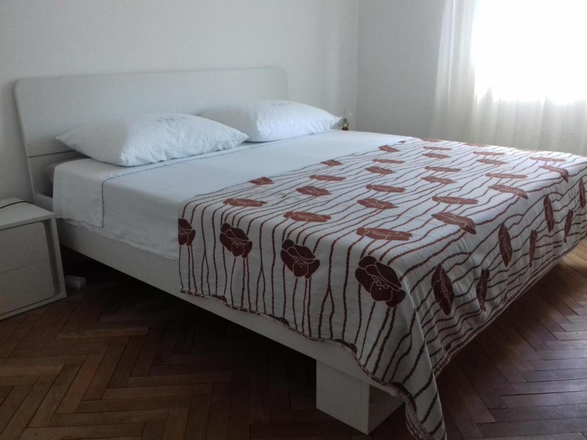 Apartment Dragan Pola Esterno foto