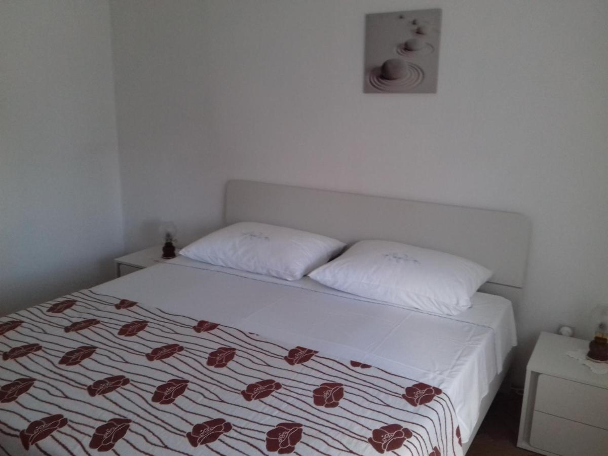 Apartment Dragan Pola Esterno foto