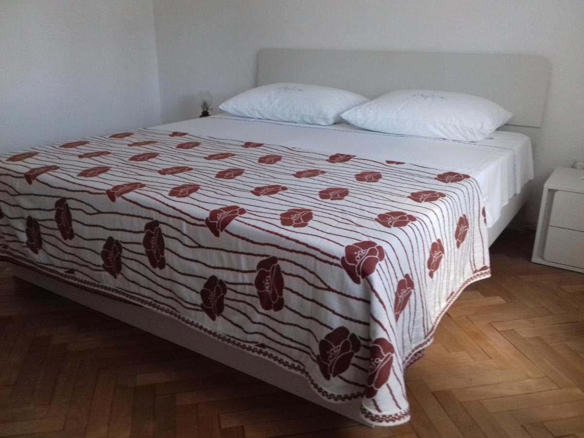 Apartment Dragan Pola Esterno foto